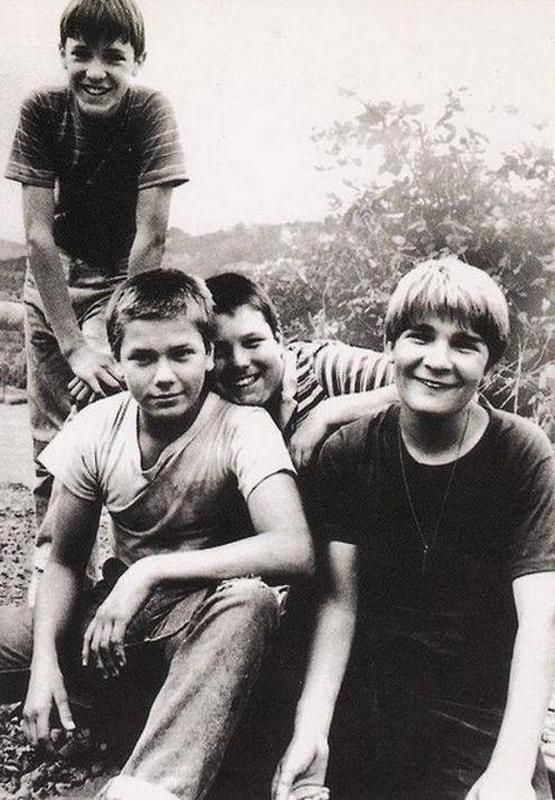 1986 film 'Stand By Me' features River Phoenix, Corey Feldman, and Wil Wheaton