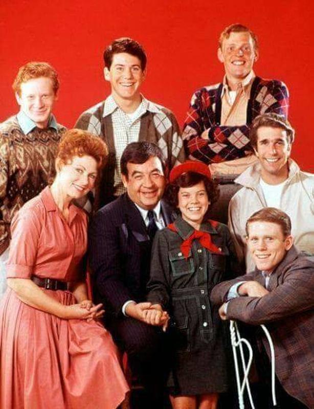 Chuck', the forgotten eldest Cunningham son, reunites with the 'Happy Days' gang