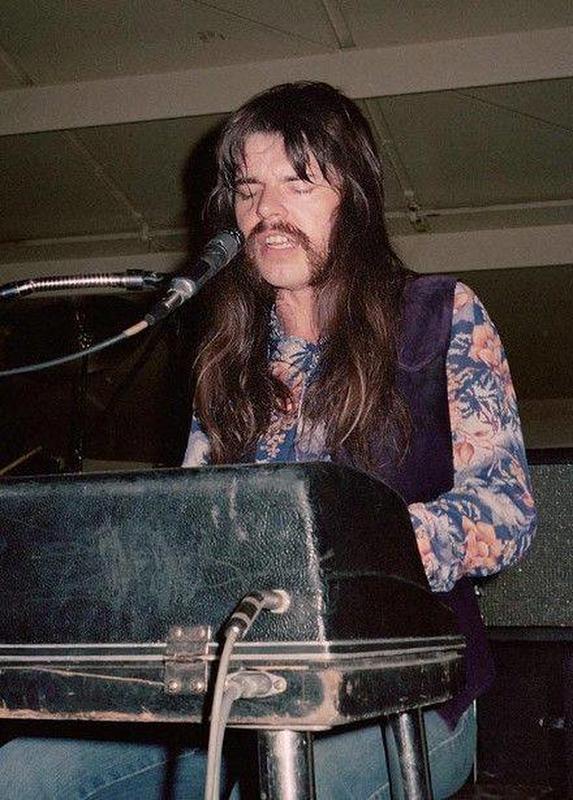 Robert Clark Seger takes the stage for a performance in 1973.