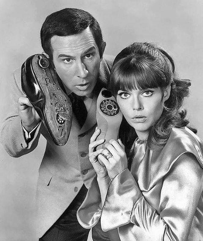 Maxwell Smart and Agent 99 use shoe phones on 'Get Smart