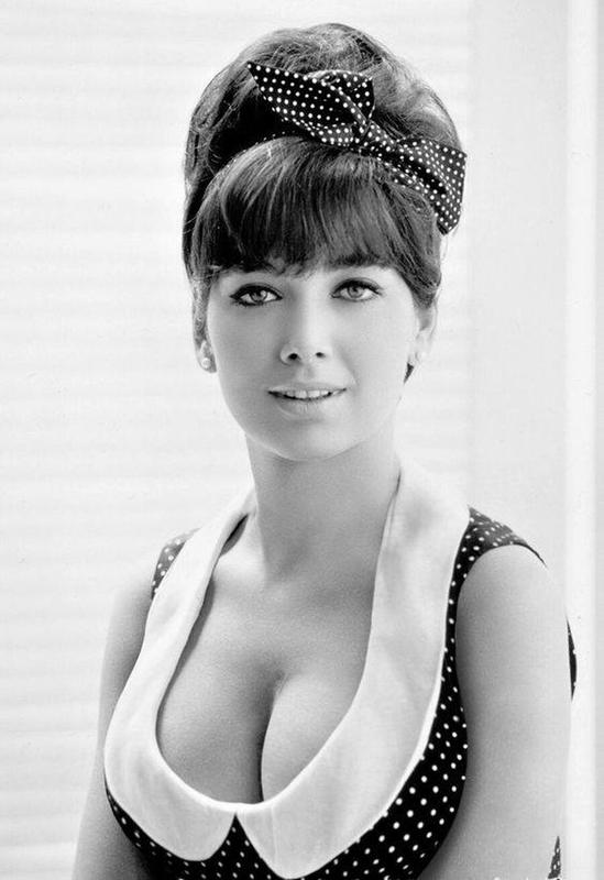The Bob Newhart Show's wife, Suzanne Pleshette, was once a young actress in the '70s.