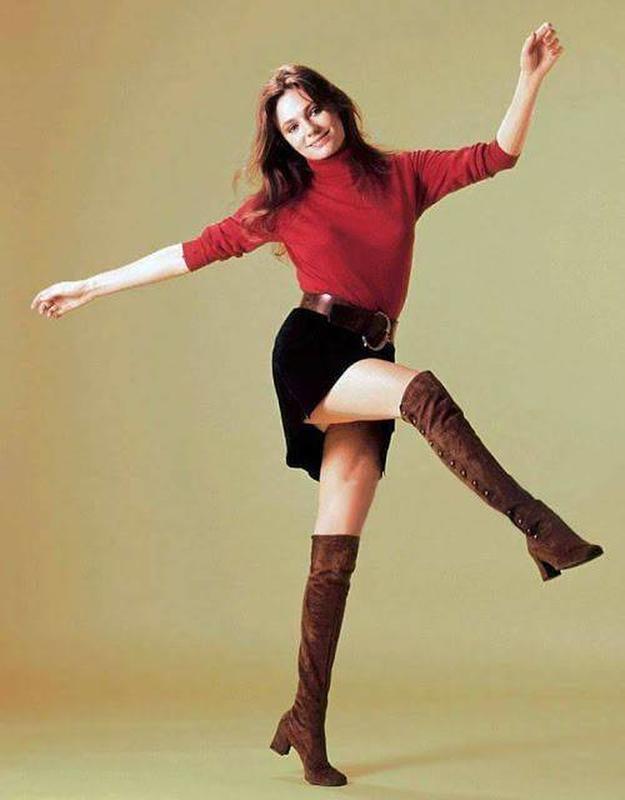 Autumn weather resembles the essence of Jacqueline Bisset captured in this photo!