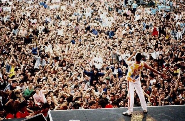 Freddie Mercury's Last Show with Queen: A Memorable Performance at Knebworth in front of 120,000 Fans (1986)