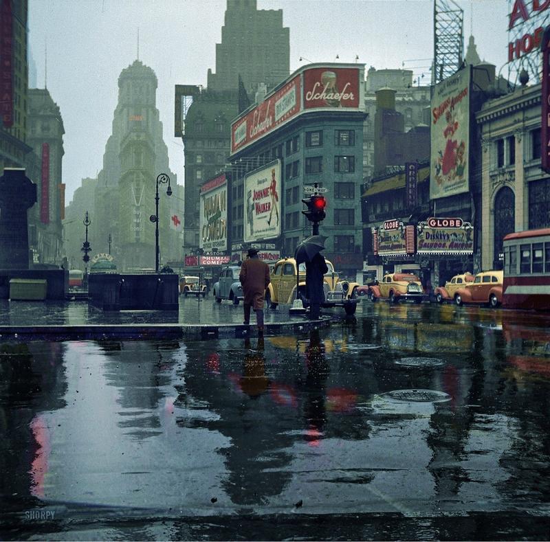 Colorized Photos Show Times Square in 1943