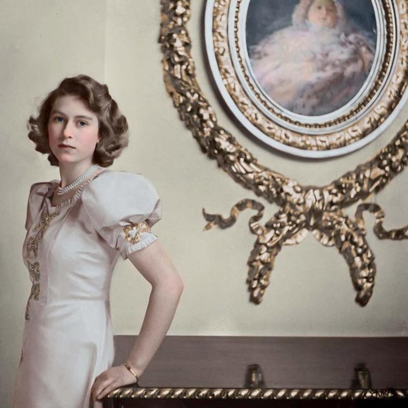 Princess Elizabeth in 1942, later becoming Queen 👸