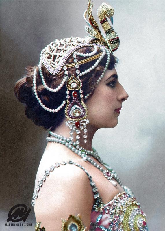 100 years ago, Mata Hari, the accused spy, blew a farewell kiss before facing execution by French firing squad👑