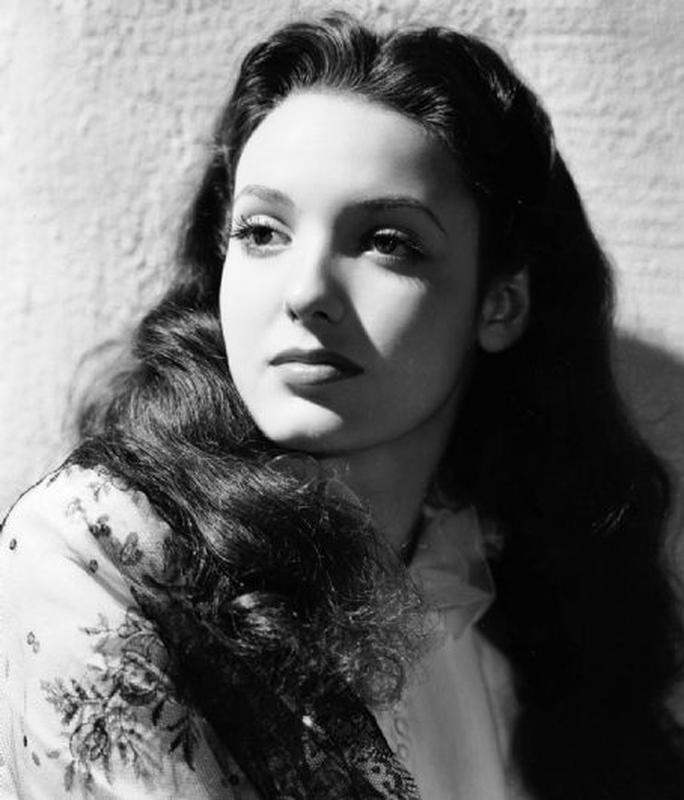 From Child Model to Theatre and Film Star: The Journey of Sexy American Actress Linda Darnell