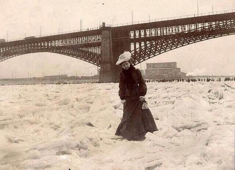 Walking on frozen Mississippi River in Feb 1905.
