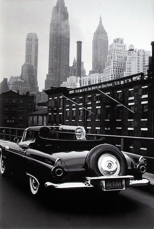 Arthur Miller & Marilyn Monroe take joyride in 1956 Ford Thunderbird through NYC