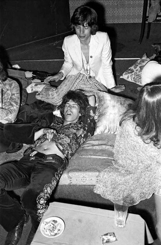 Keith Richards faints at Mick Jagger's 1971 wedding.