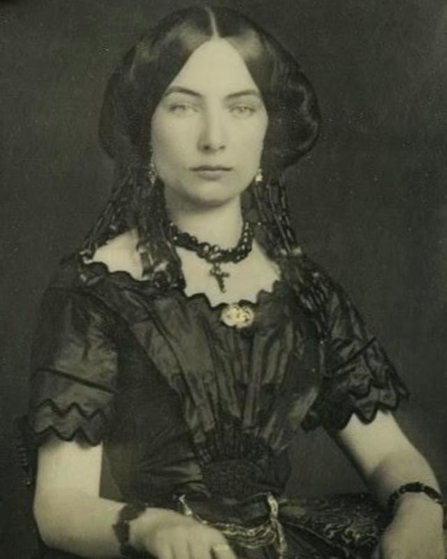 Civil War-era beauty captured in daguerreotype.
