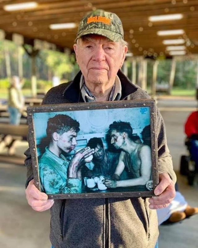 95-year-old WWII veteran holds up 1944 photo, reminisces about past battles