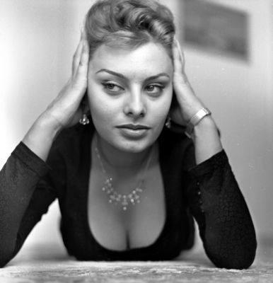 Sophia Loren maintains a flawless appearance regardless of her pose.