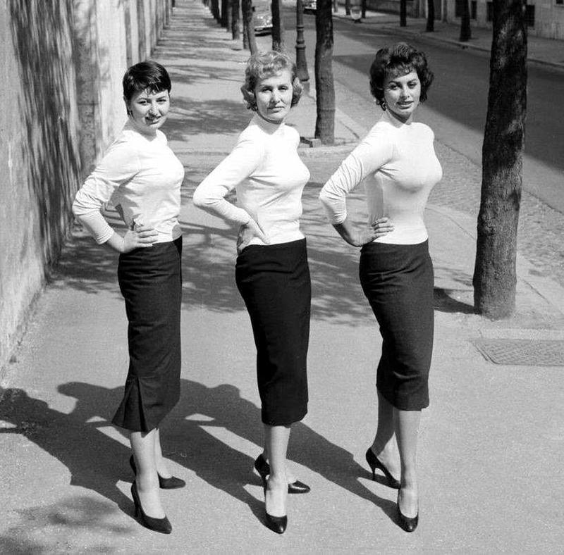Sophia Loren, accompanied by her mother and youngest sister, poses in 1957
