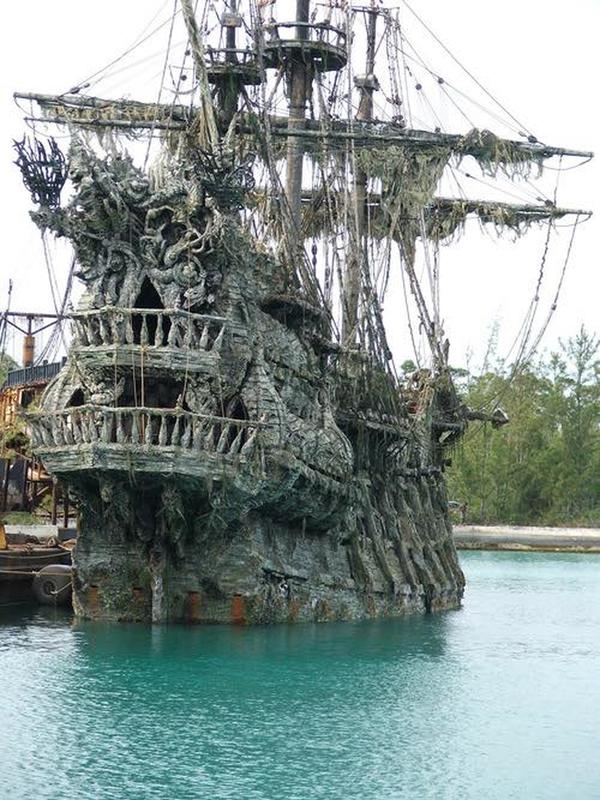 Spooky Pirate Vessel