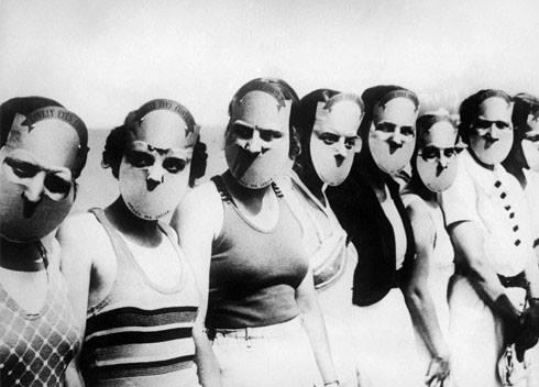 Participants Flock to Miss Lovely Eyes Contest in 1930 Florida