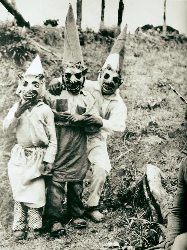 Spooky 100-year-old Halloween photo stuns with eerie costumes!