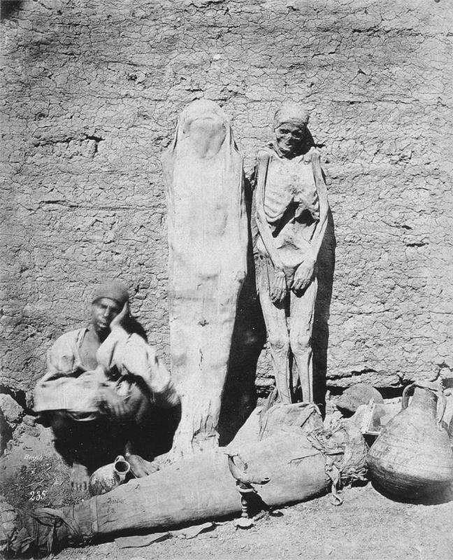 1875: Egyptian Man Sells Ancient Mummies