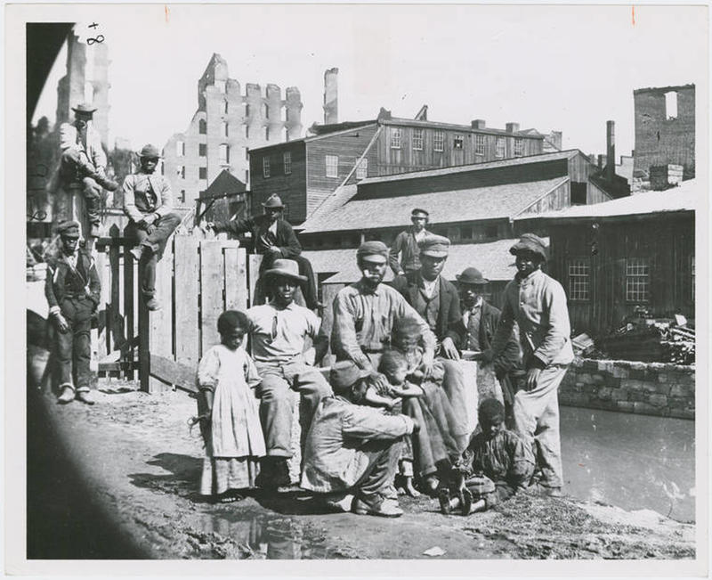 1865: Richmond, Virginia Family Captures Moment of Freedom in Powerful Photograph (Photo/ New York Public Library)