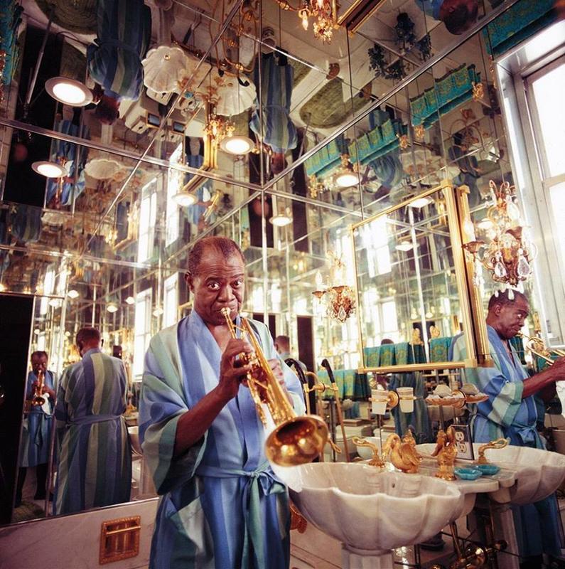 A glimpse of Louis Armstrong in his mirrored bathroom captured in 1971.