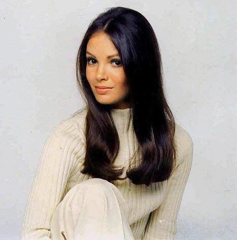Jaclyn Smith's Stylish Look from the Early 1970s