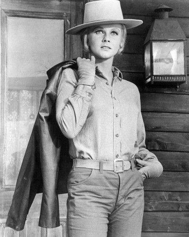 Ann-Margret stars in 1973 Western film The Train Robbers with John Wayne