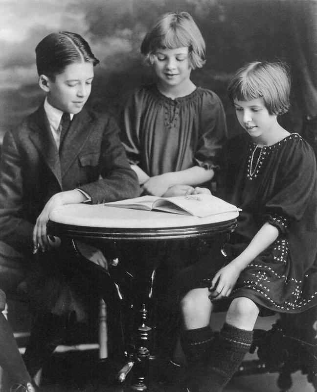 1920s: Jimmy Stewart poses with his sisters, Mary and Virginia