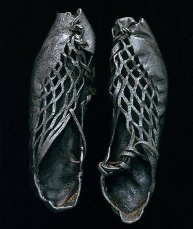 Shoes from 2nd to 4th century discovered near Damendorf, Germany, belonged to bog body Damendorf Man
