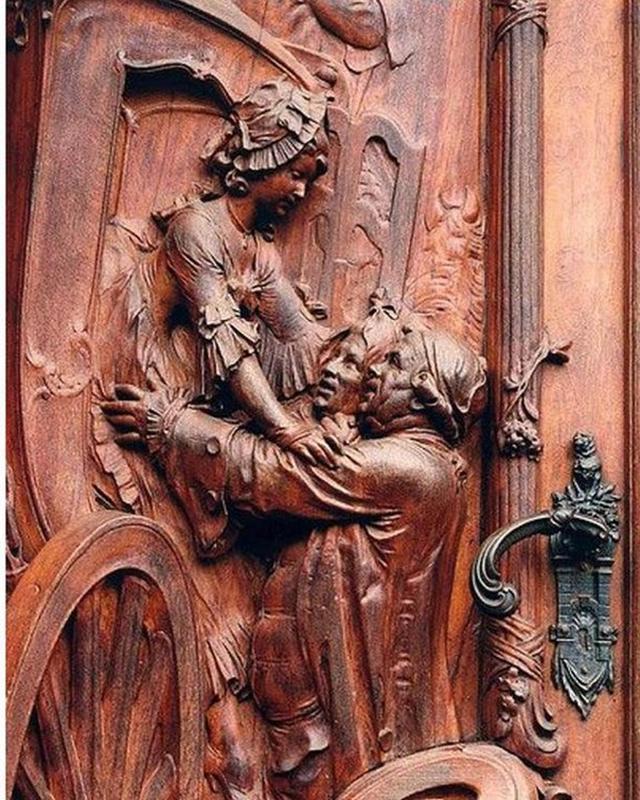 Remarkable craftsmanship showcased in 18th century carved door found in Germany