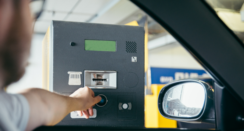 Advantages of Cash Payments for Parking Fees